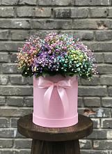 Цветочная композиция из Гипсофила и Розы в шляпной коробке в Кикерино
