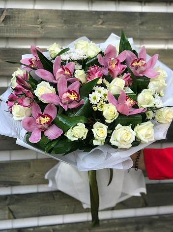 Букет цветов из: Розы и Хризантемы в Кикерино