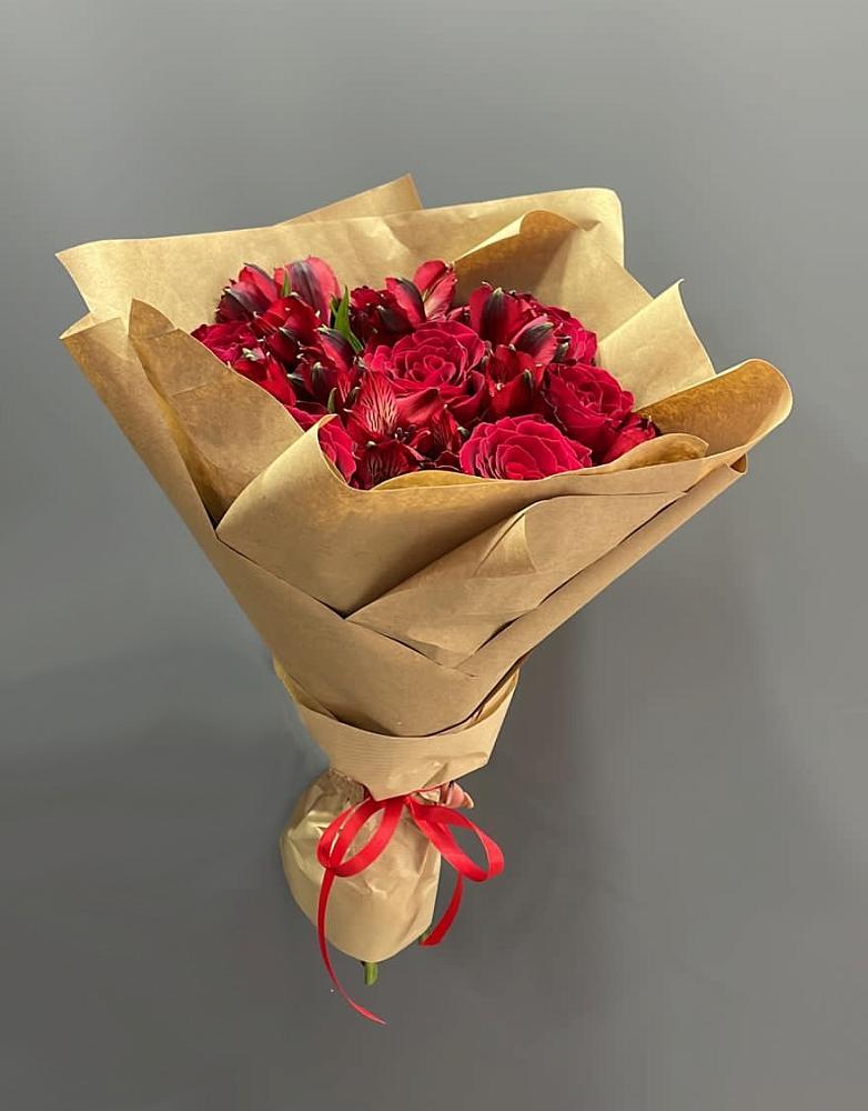 Букет цветов из: Альстромерии и Розы в Кикерино