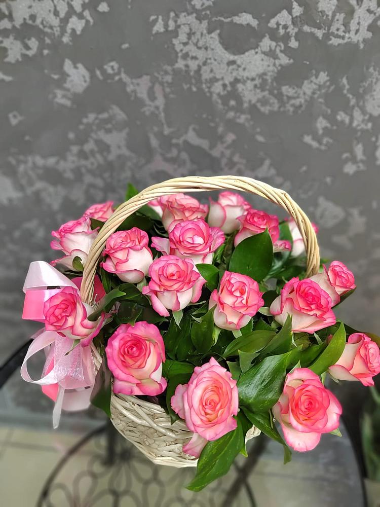 Цветочная композиция из Розы в корзине в Кикерино