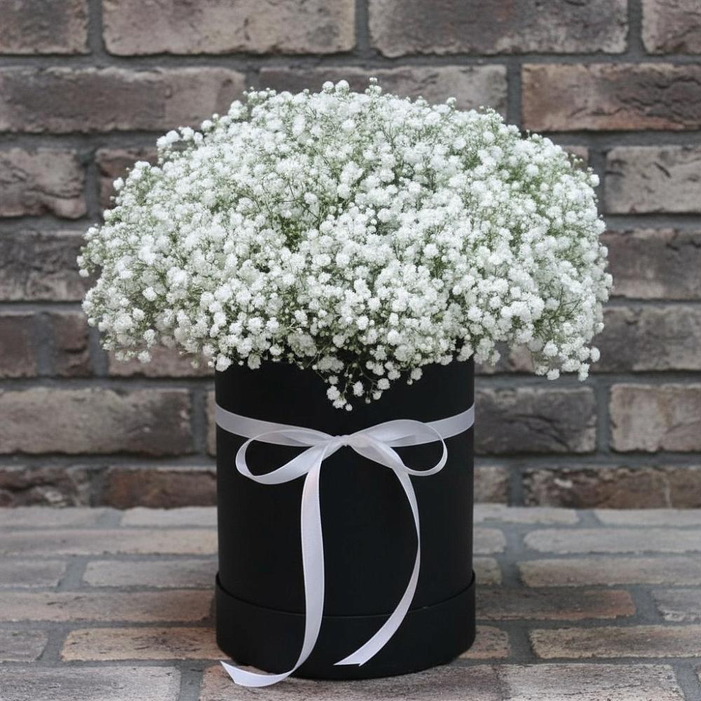 Цветочная композиция из Гипсофила в шляпной коробке в Кикерино