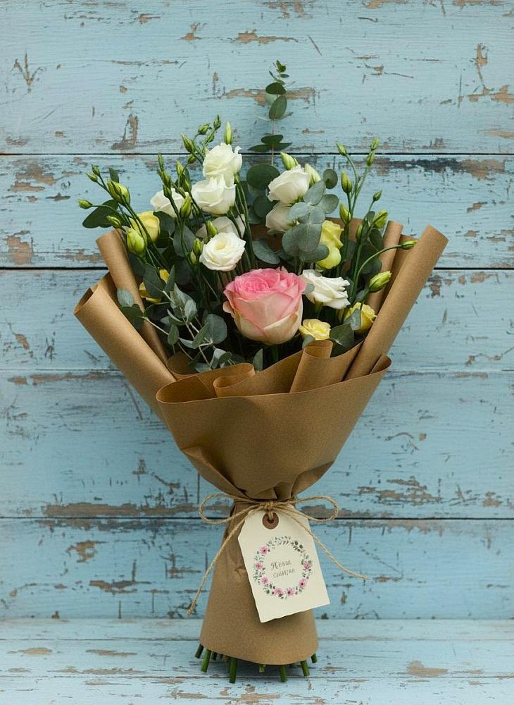 Букет цветов из: Розы и Лизиантусы в Кикерино