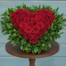 Цветочная композиция из Розы в виде сердца в Кикерино