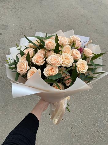 Букет Кремовые розы Латте в Кикерино
