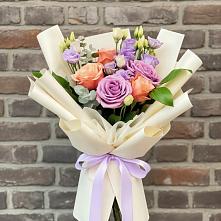 Букет цветов из:  Лизиантусы и Розы в Кикерино