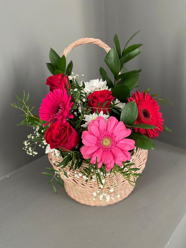 Цветочная композиция из Розы, Хризантемы и Герберы в корзине в Кикерино