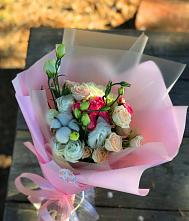 Букет цветов из:  Розы и Лизиантусы #REPLACE_PRED# Кикерино