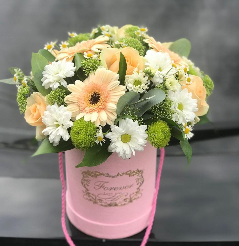 Цветочная композиция из Розы, Герберы и Хризантемы в шляпной коробке в Кикерино