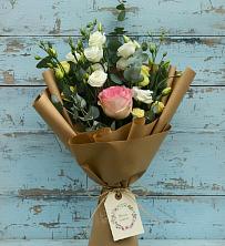 Букет цветов из:  Розы и Лизиантусы в Кикерино