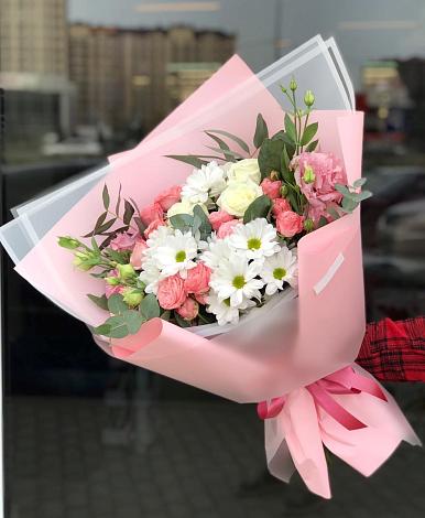 Букет цветов из: Розы, Лизиантусы и Хризантемы в Кикерино